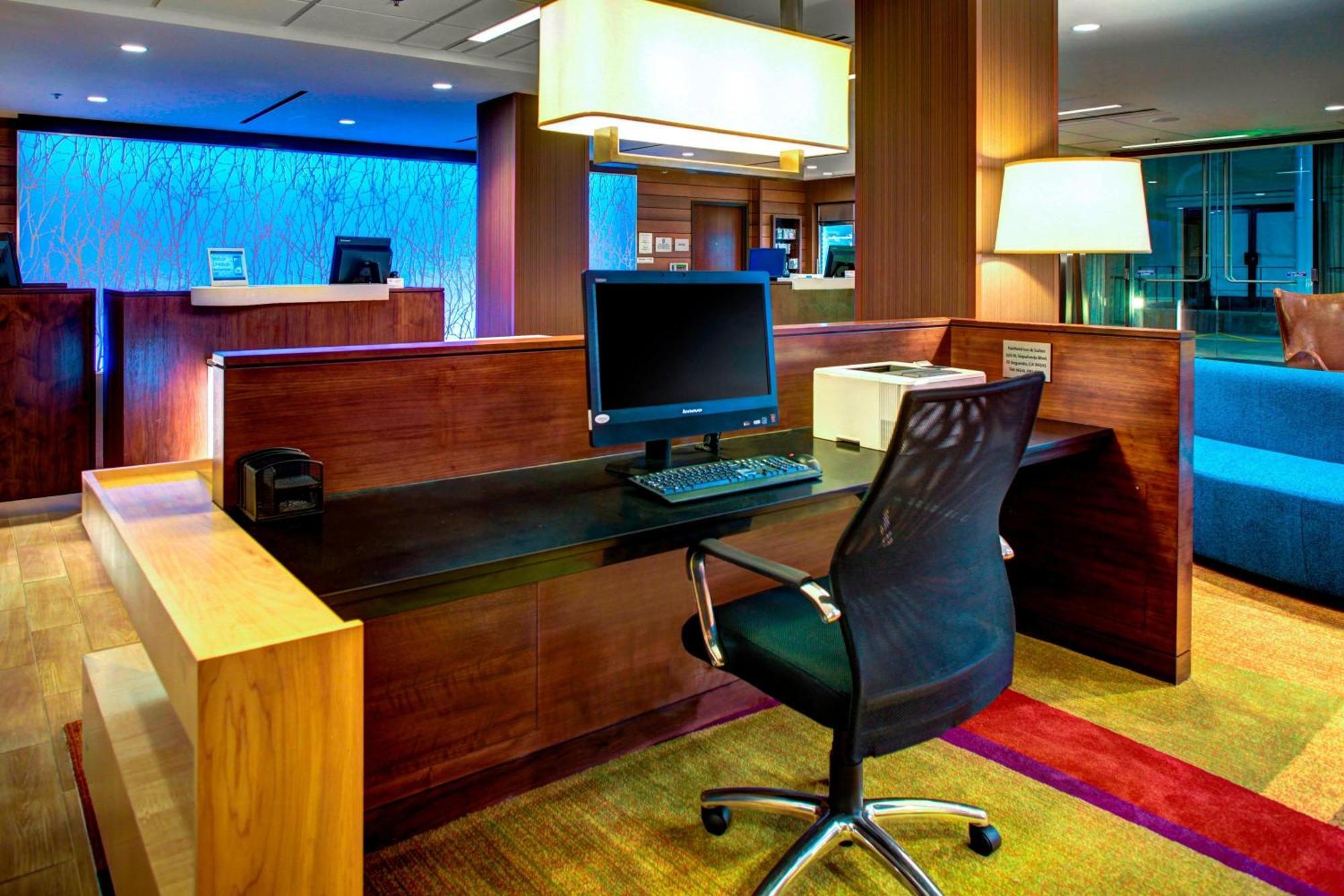 Hotel Fairfield & By Marriott Angeles Lax/el Segundo 3*